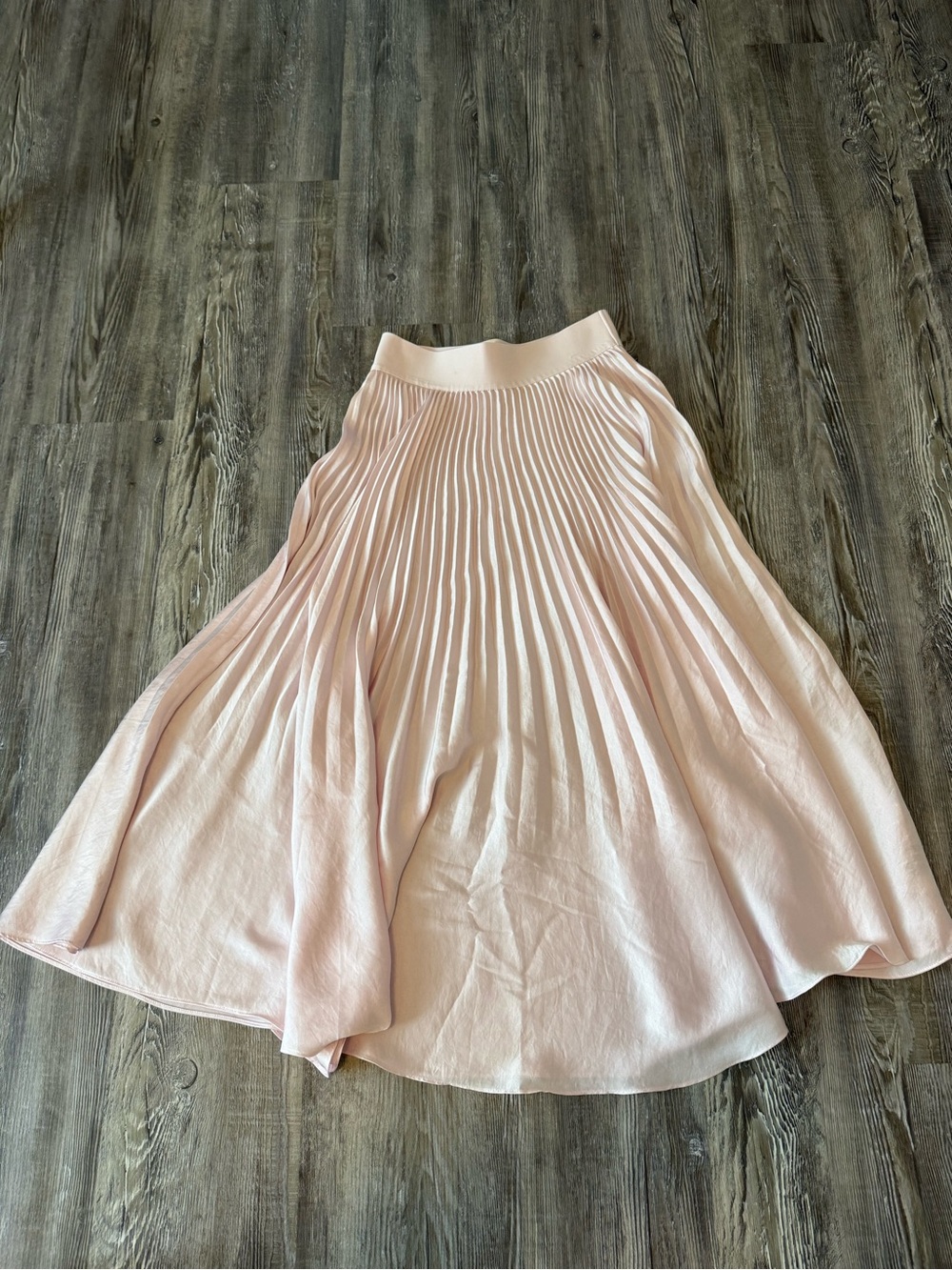 Aritzia Wilfred Twirl Pleated Midi Skirt in Light Pink Silky Size Xsmall